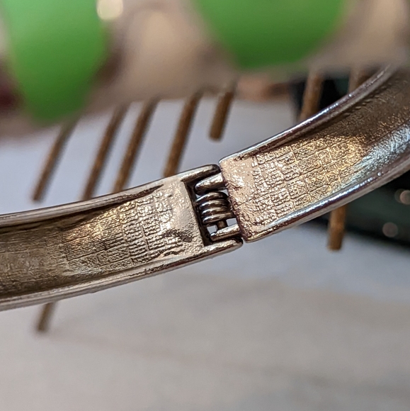 Hinge Silver Green & White Enamel Bangle Bracelet - Picture 5 of 6